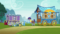 Hoo'Far offers to trade wagons with Trixie S8E19