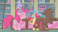 Pinkie Pie and Apple Bloom in party hats S01E12