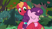 Sugar Belle hugging Big McIntosh S9E23