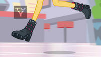 Sunset Shimmer's legs running EGDS2