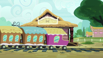 The Friendship Express leaves Ponyville S7E4