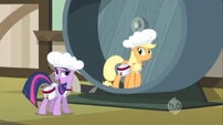 Twilight's sexy approach to Applejack.