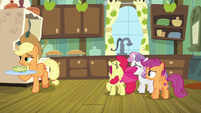 Apple Bloom wailing at Applejack S9E22