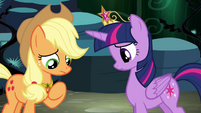 Applejack speaking to Twilight S4E2