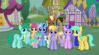 Aura, with the crowds of ponies.