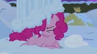 Pile of snow falls on Pinkie Pie's head S7E11