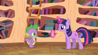 Twilight brings a wash cloth for Spike S2E10