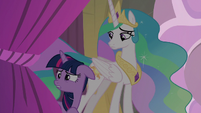 Twilight worried about the heckling S8E7