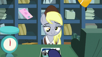 Derpy helping the next customer S9E13