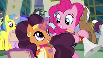 Pinkie Pie and Saffron smiling at each other S6E12