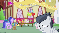 Rumble hoping not to be noticed S7E21