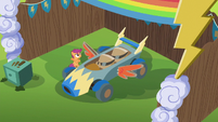 Scootaloo adds wings to speed cart S6E14