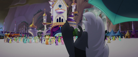 Grubber addresses the ponies in Canterlot MLPTM
