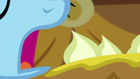 Rainbow Dash about to take a bite of pie S7E23