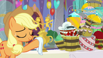 Applejack polishing the contest trophy S9E7