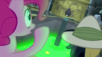 Pinkie and Daring Do across from Rainbow Dash S7E18