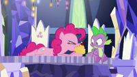 Pinkie takes bite out of invite cupcake S9E14