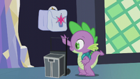 Spike setting his luggage down S5E25