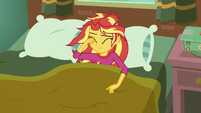 Sunset Shimmer waking up SS6