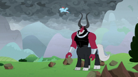 Tirek sees Rainbow Dash overhead S9E25