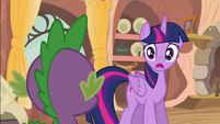 Twilight olhando para Spike T4E03