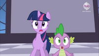 Twilight y Spike asombrados