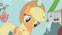 Applejack smiling down S01E12