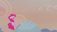 Pinkie trots to the top of Holder's Boulder S5E20