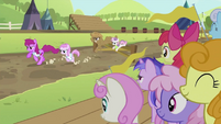 Rarity and Sweetie Belle jumping over the hurdle S2E05