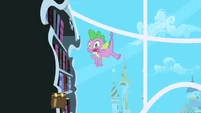 Spike falling S1E01