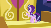 Starlight Glimmer knocking on the castle doors S6E25