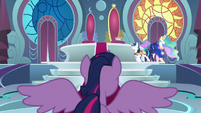 Twilight sees Celestia, Luna, and Shining appear S9E4