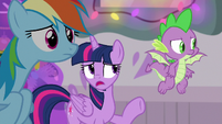 Twilight tells Young Six to close their eyes S8E16