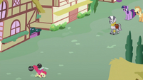 Zecora looking at Apple Bloom S2E06