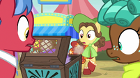 Passerby Pony notices Bloofy in his box S9E22