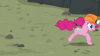 Pinkie Pie follows Maud's hoofprints S7E4