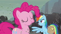 Pinkie eating a moldy cupcake S8E25