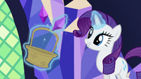 Rarity decorates with jewels S5E3