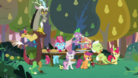 Spike, Discord, and friends make a banquet S9E23