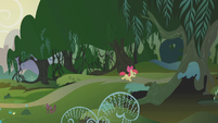 Apple Bloom entering the Everfree Forest S1E09