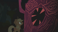 Applejack looking at spooky tree S1E02