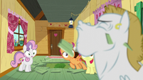 CMC sees Bulk Biceps pops out from the floor S6E4