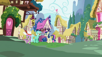 Lyra Heartstrings and Sweetie Drops next to the well S2E10
