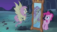 Pinkie Pie behind a mirror S4E07