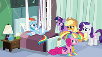 Rainbow and friends in hospital room S4E10