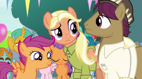 Snap and Mane puzzled; Scootaloo excited S9E12