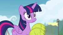 Twilight with pom-poms on her hooves S4E10