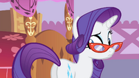 Rarity listening to Sweetie S4E19
