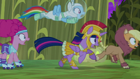 Main cast dash through the maze S5E21