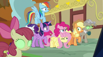 Mane Six see their friends and family hypnotized S9E2